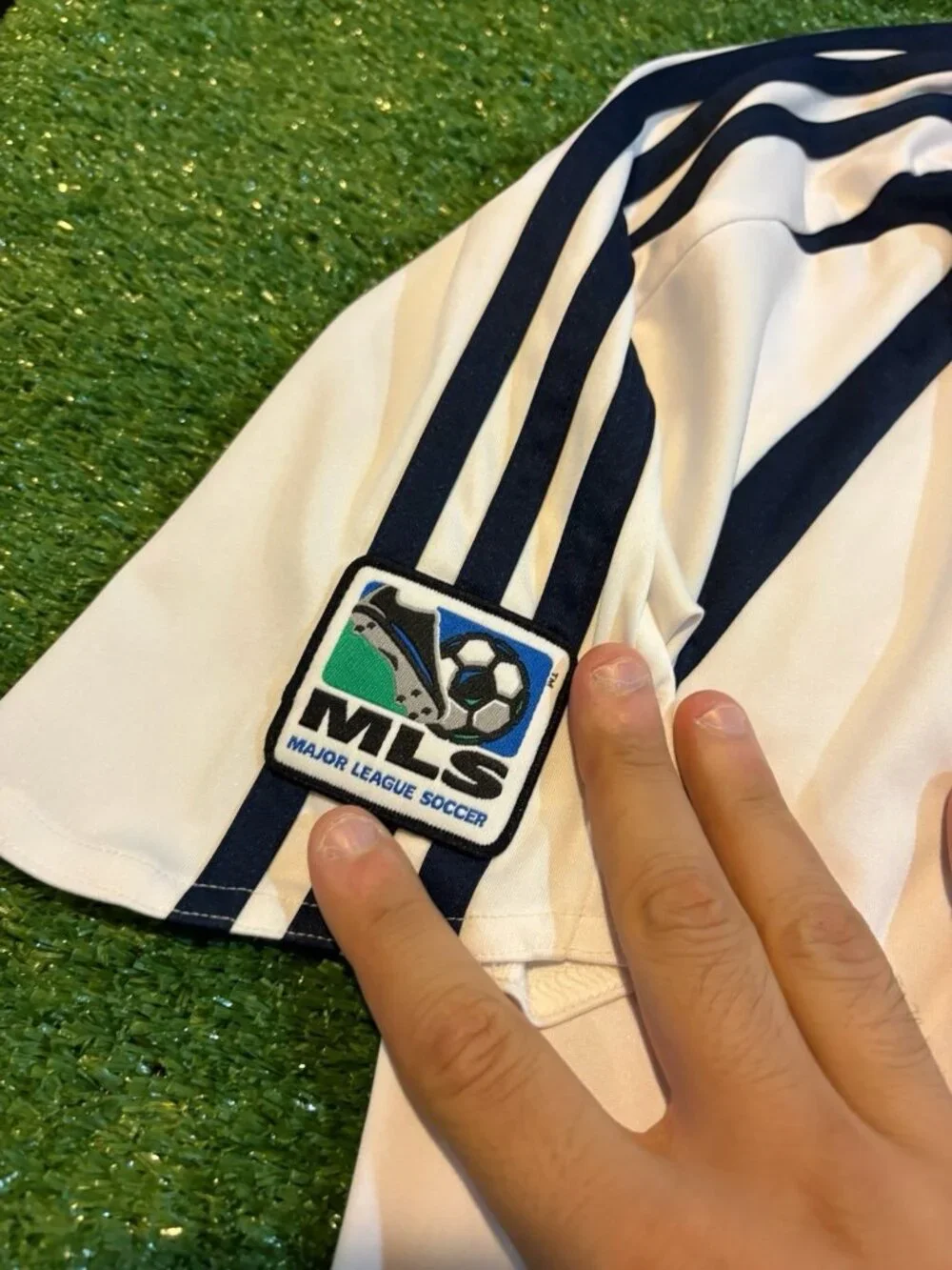 Vintage LA Galaxy jersey mens small white adidas david beckam Y2K soccer retro